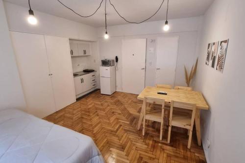 a kitchen with a wooden table in a room at Monoambiente en Buenos Aires in Buenos Aires