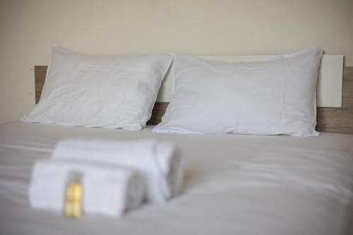 a bed with two white pillows on top of it at Downtown Dream 3,5BR with Balcony and Style BA42 in Zürich