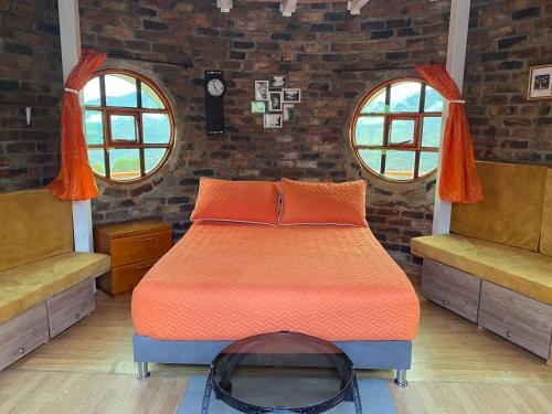 En eller flere senger på et rom på El Domo Macanal