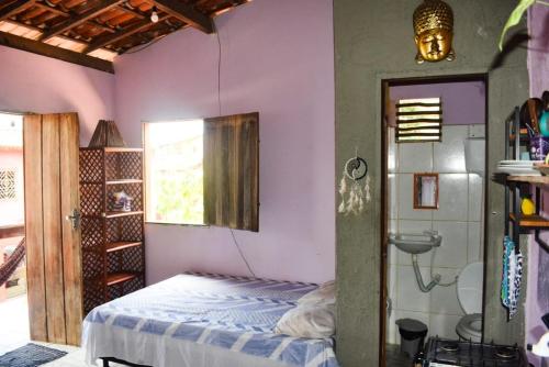 a bedroom with a bed and a window and a sink at Studio com varanda in Itacaré