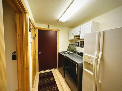 Cuisine ou kitchenette dans l'établissement Palisade Pines
