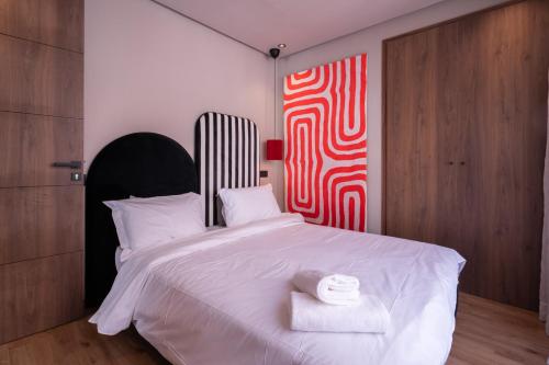 Cama o camas de una habitación en Luxoria by ShortStayMaroc, Studio Moderne et Chic, Parking, Quartier Central