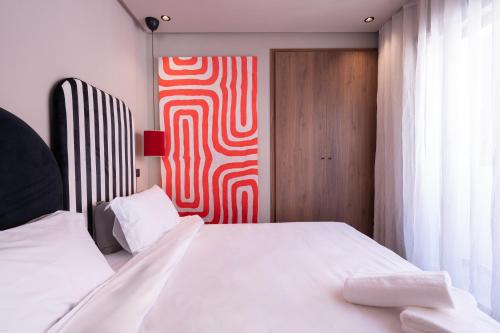 Cama o camas de una habitación en Luxoria by ShortStayMaroc, Studio Moderne et Chic, Parking, Quartier Central