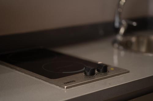 Una cocina o zona de cocina en Luxoria by ShortStayMaroc, Studio Moderne et Chic, Parking, Quartier Central