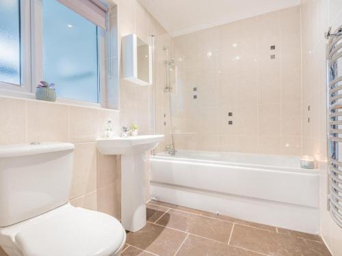 a bathroom with a toilet and a sink and a tub at 2 Bed in Staveley SZ439 in Staveley