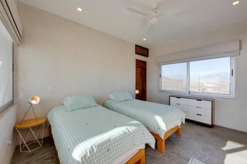 Ένα ή περισσότερα κρεβάτια σε δωμάτιο στο Luxury Ocean-View Villa with Pool By Cerritos Beach