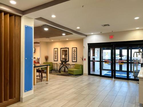 a lobby of a hospital with a table and chairs at Holiday Inn Express Hotel & Suites Ennis by IHG in Ennis