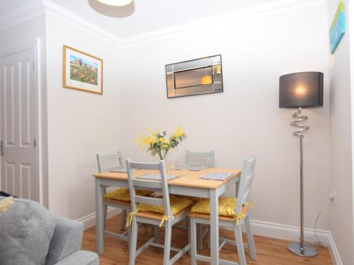 TV a/nebo společenská místnost v ubytování 3 Bed in Overstrand 81481
