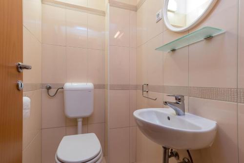 Apartments with parking space Baska, Krk - 22407