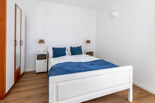Apartments with parking space Baska, Krk - 22408