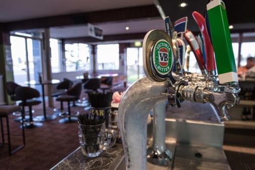 Lounge atau bar di Moruya Waterfront Hotel Motel