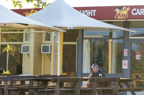 Tetamu yang menginap di Moruya Waterfront Hotel Motel