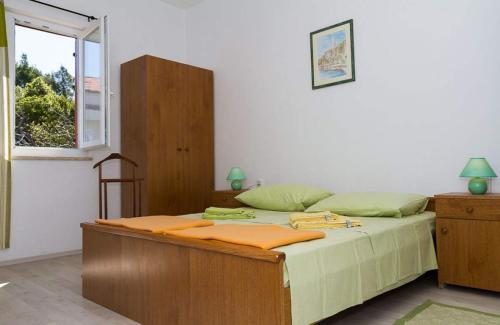 Apartments with parking space Banjol, Rab - 22421