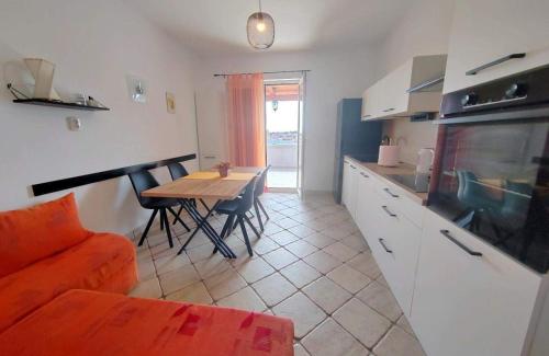 Apartments with parking space Banjol, Rab - 22421