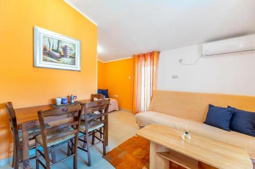Apartments with parking space Baska, Krk - 22411
