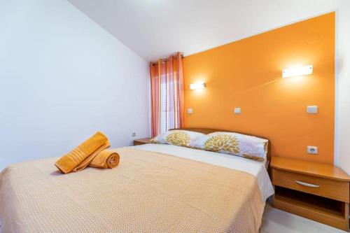 Apartments with parking space Baska, Krk - 22411