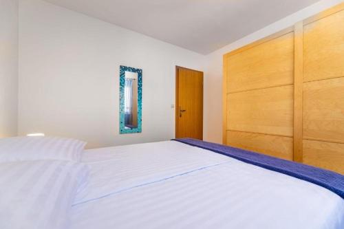 Apartments by the sea Baska, Krk - 22410