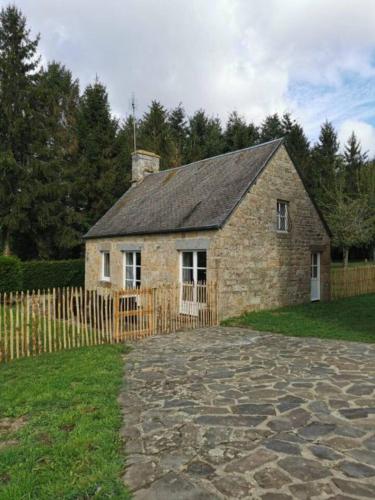 Chalet d'une chambre avec terrasse a Perriers en Beauficel
