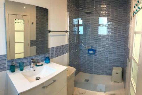 a bathroom with a sink and a shower with a mirror at One bedroom appartement with wifi at San Cristobal de La Laguna 3 km away from the beach in Las Lagunas