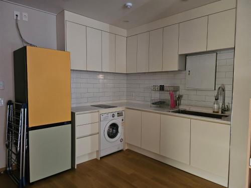 어반스페이스 충현교회점#역삼역 역세권 40평대#매우 넓은 거실#2bed room#고급 빌라_3