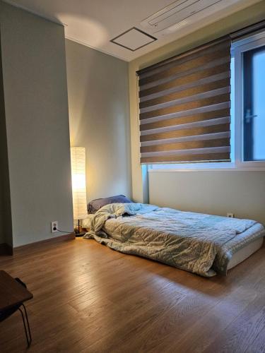 어반스페이스 충현교회점#역삼역 역세권 40평대#매우 넓은 거실#2bed room#고급 빌라_2