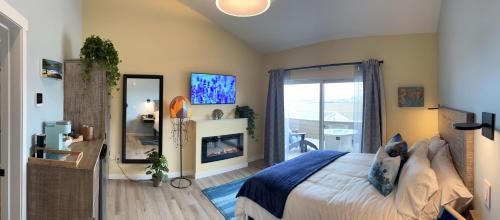 a bedroom with a bed and a fireplace at HarborWalk Inn in Morro Bay