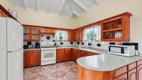 Cuisine ou kitchenette dans l'établissement Your roomy comfortable place K4