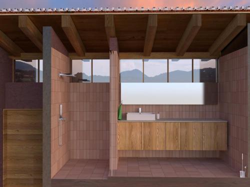 ein Bad mit einem Waschbecken und einem Fenster in der Unterkunft Casona Saint Paul in Tapalpa