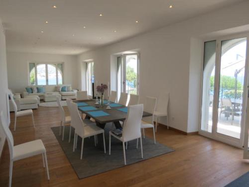 Villa 5 pièces et appart. 2 pièces clim., piscine privée, pour 10-12 pers., vue mer