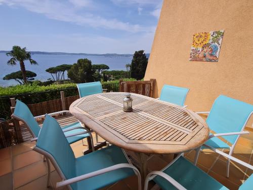 Appartement 4 pièces, superbe vue mer, piscine, parking, animaux admis, Sainte-Maxime - FR-1-780-6