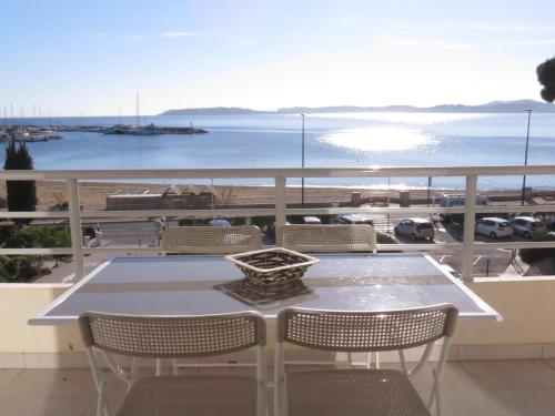 Appartement T2 face à la mer avec terrasse en centre-ville - Sainte-Maxime - FR-1-780-48