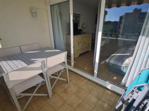 Appartement 2P avec balcon, piscine et parking proche centre de Sainte-Maxime - FR-1-780-40