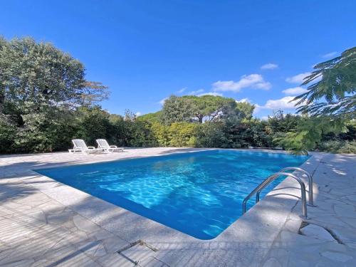 Villa 3 pièces climatisée, terrasse, piscine, proche commerces et centre-ville – Sainte-Maxime - FR-1-780-64