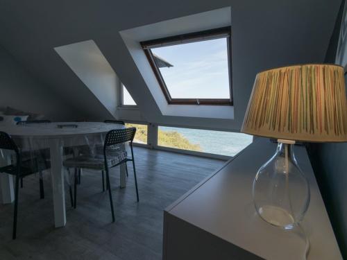 Photo de la galerie de l'établissement Appartement familial à deux pas de la plage - FR-1-418-236, au Palais