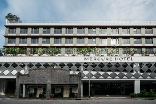 a large building with a mexico hotel at Mercure Singapore Tyrwhitt in Singapore