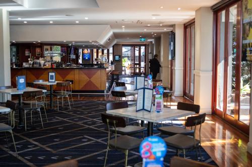 Zona de lounge sau bar la Belmont Hotel Lake Macquarie