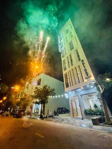a building with fireworks in front of a building at HOLIDAY HOTEL PHAN THiẾT in Ấp Bình Hưng