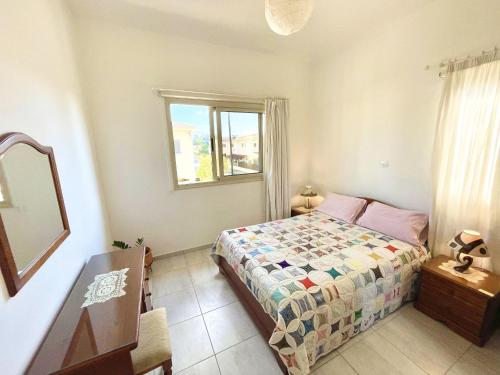 a bedroom with a bed and a mirror and a window at ZenBerry house in Mandria