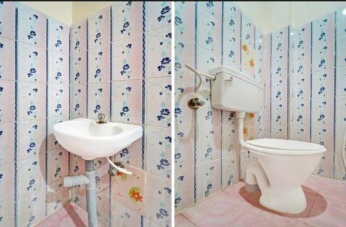 Duas fotografias de uma casa de banho com WC e lavatório. em Trident INN gandhipuram em Coimbatore