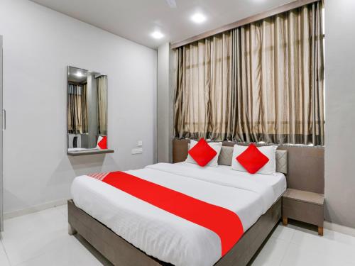 Ліжко або ліжка в номері OYO Hotel Parishram Inn