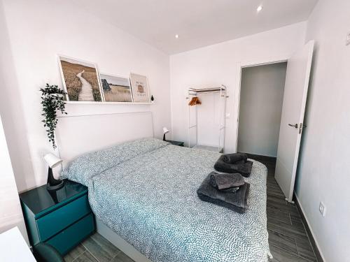 a small bedroom with a bed and a mirror at Casa Mar y Montaña in Paterna de Rivera
