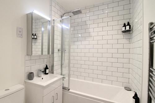 Koupelna v ubytování Modern Harrogate Centre Apartment