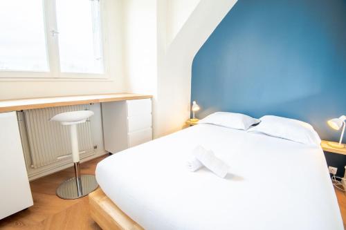 מיטה או מיטות בחדר ב-Le Cozy-Tours - Charmant appart en centre-ville