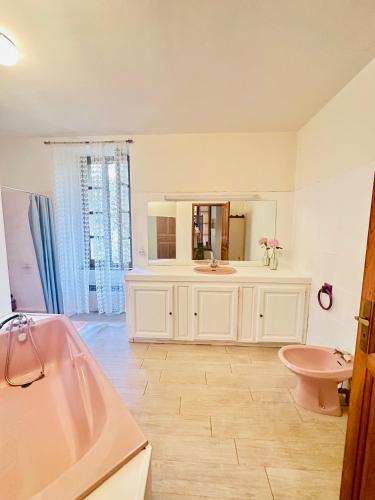 Photo de la galerie de l'établissement Mas cévenol bord de rivière piscine naturelle, à Gabriac