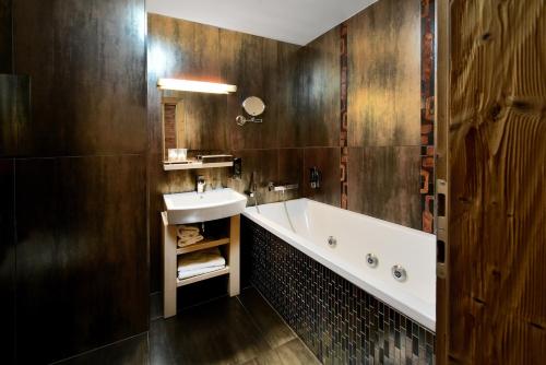 Ένα μπάνιο στο APLEND Hotel Kukučka