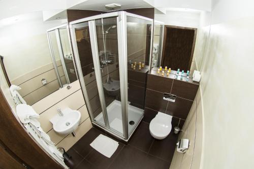A bathroom at Hotel Olecki