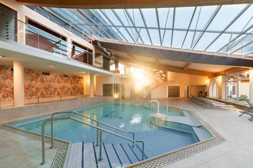 Πισίνα στο ή κοντά στο Kurhotel Zink e. K.