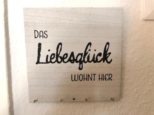 a sign on a wall that reads digslebeckxualxual wonther at Ferienwohnung kleine Strandperle in Norderney