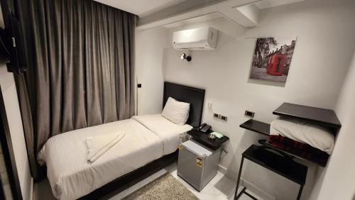 Helio Cairo Hotelにあるベッド