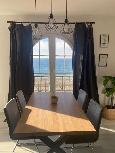 Apartamento tres habitaciones primera línea de playa